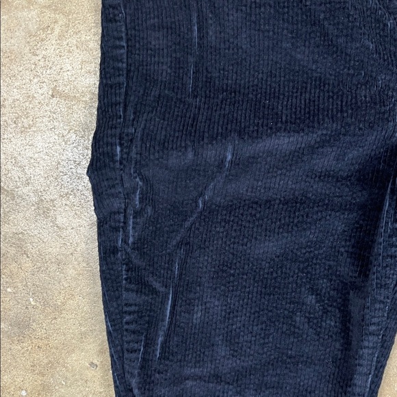 Levi’s Dark indigo Corduroy 721 High rise skinny Pants
Size: 31 - Picture 3 of 9